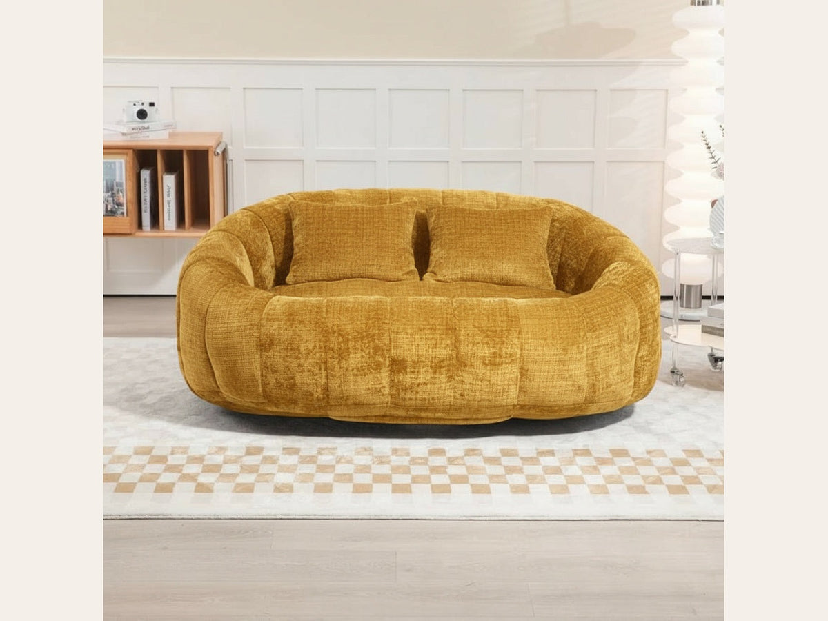 Canapé pouf 2 places en chenille, coloris jaune moutarde, en situation, de face