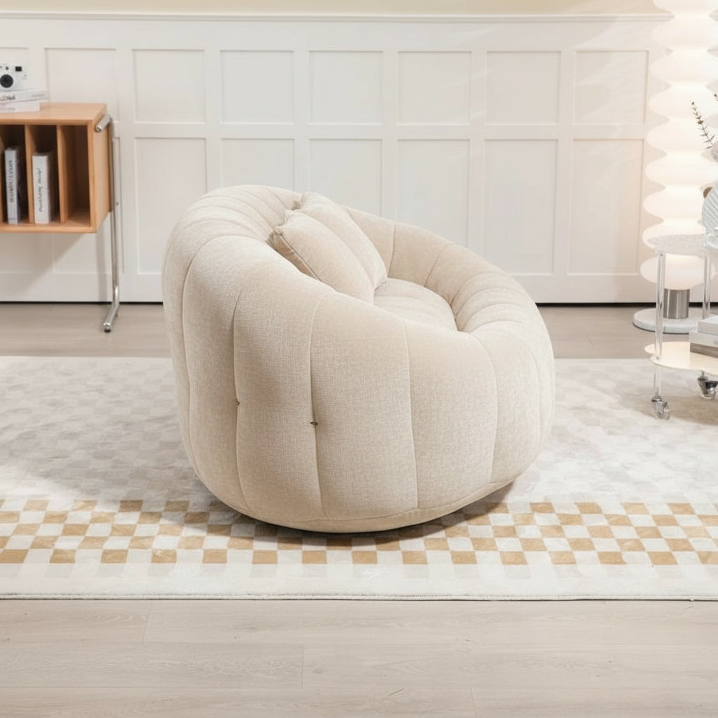 Canapé pouf 2 places en chenille, coloris beige crème, en situation, trois quarts
