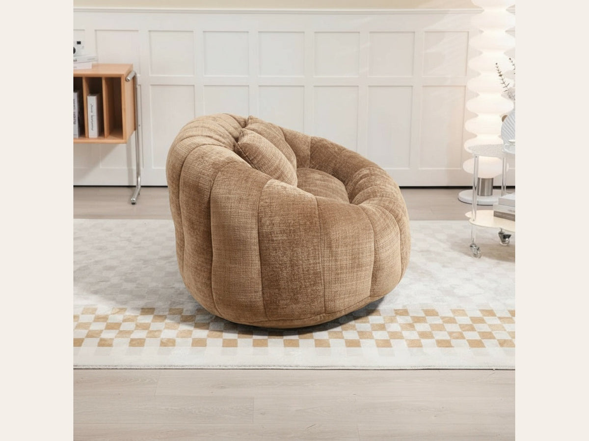 Canapé pouf 2 places en chenille, coloris camel, en situation, trois quarts