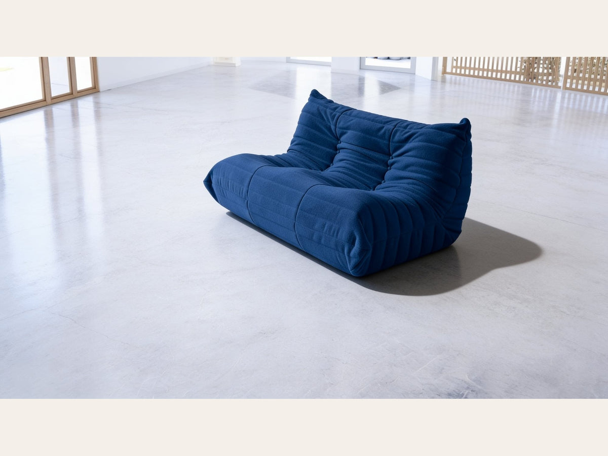 Canapé modulable bas 2 places, velours teddy bleu marine, en situation dans un intérieur