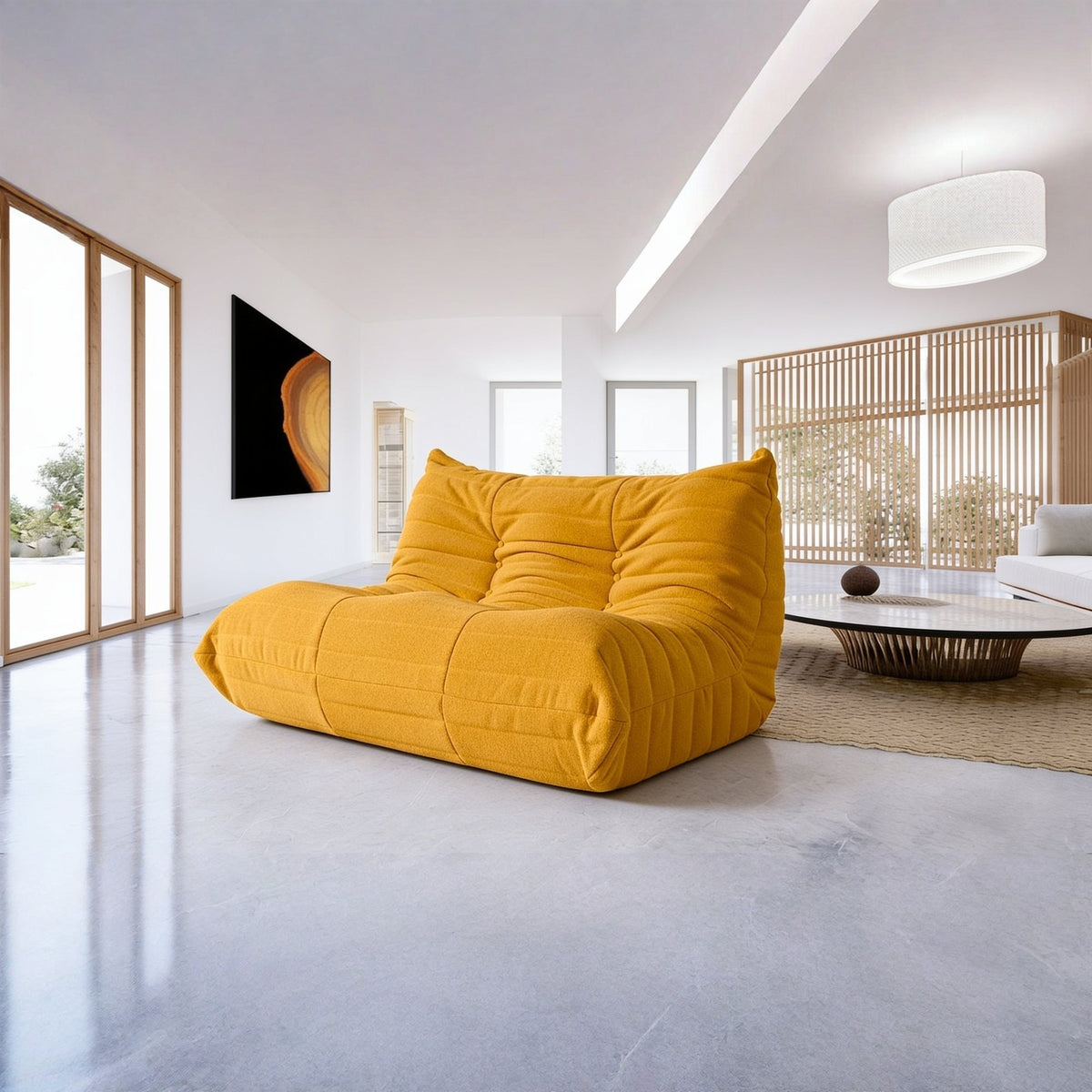 Canapé modulable bas 2 places, velours teddy jaune moutarde, en situation dans un intérieur