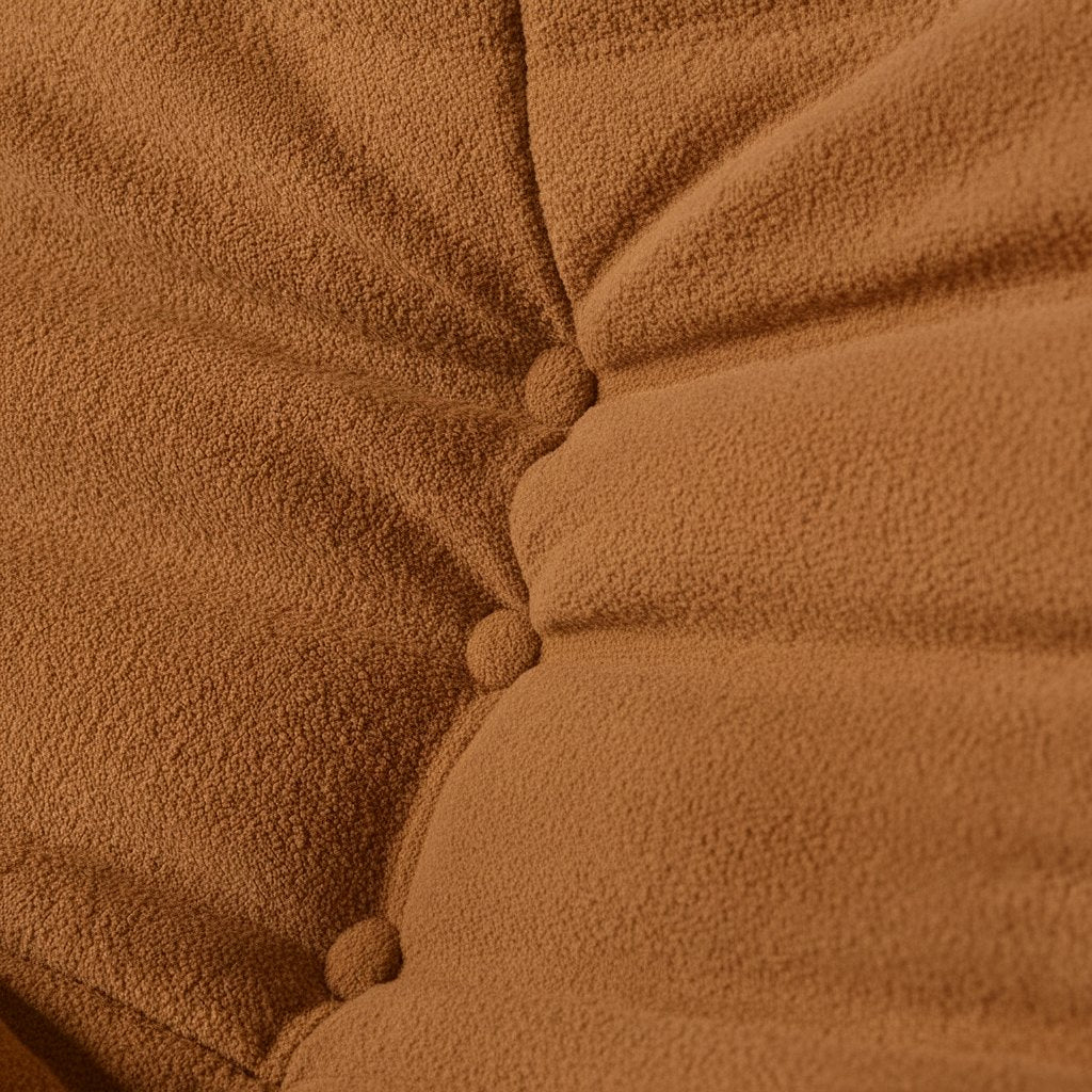 Canapé modulable bas 2 places, gros plan sur le velours teddy marron caramel