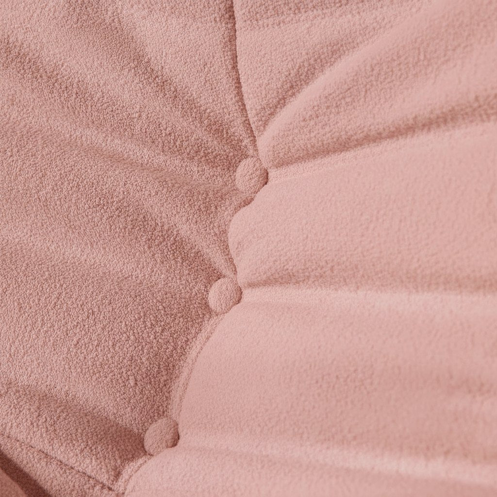 Canapé modulable bas 2 places, gros plan sur le velours teddy rose poudré