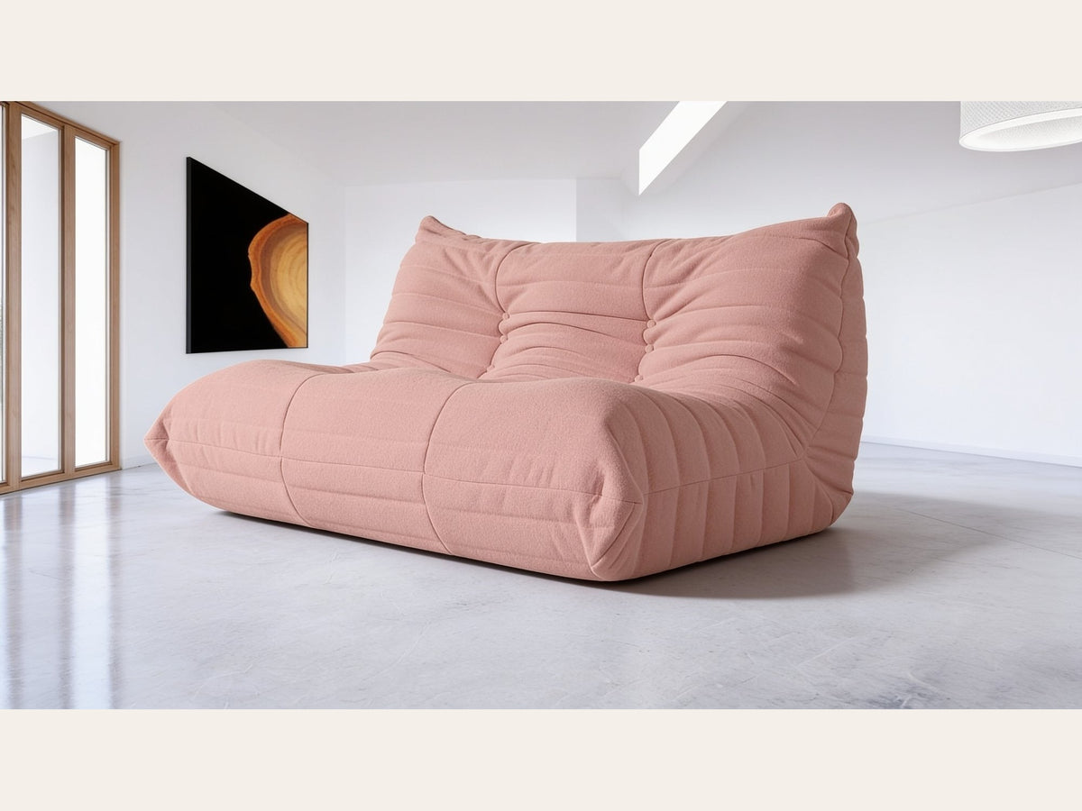 Canapé modulable bas 2 places, velours teddy rose poudré, en situation dans un intérieur