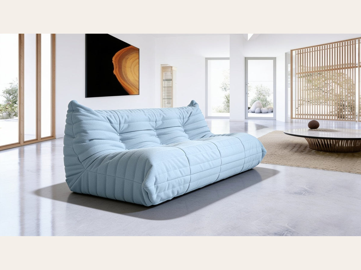Canapé modulable bas 3 places, velours teddy bleu ciel, en situation dans un intérieur
