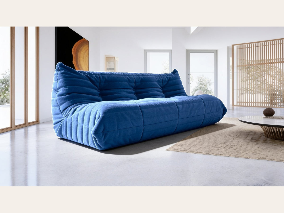 Canapé modulable bas 3 places, velours teddy bleu marine, en situation dans un intérieur