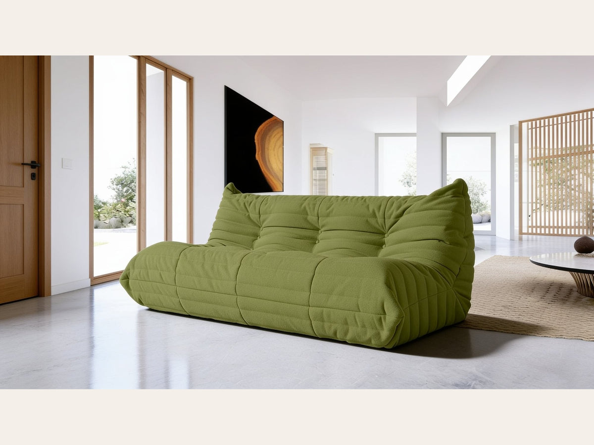 Canapé modulable bas 3 places, velours teddy vert olive, en situation dans un intérieur