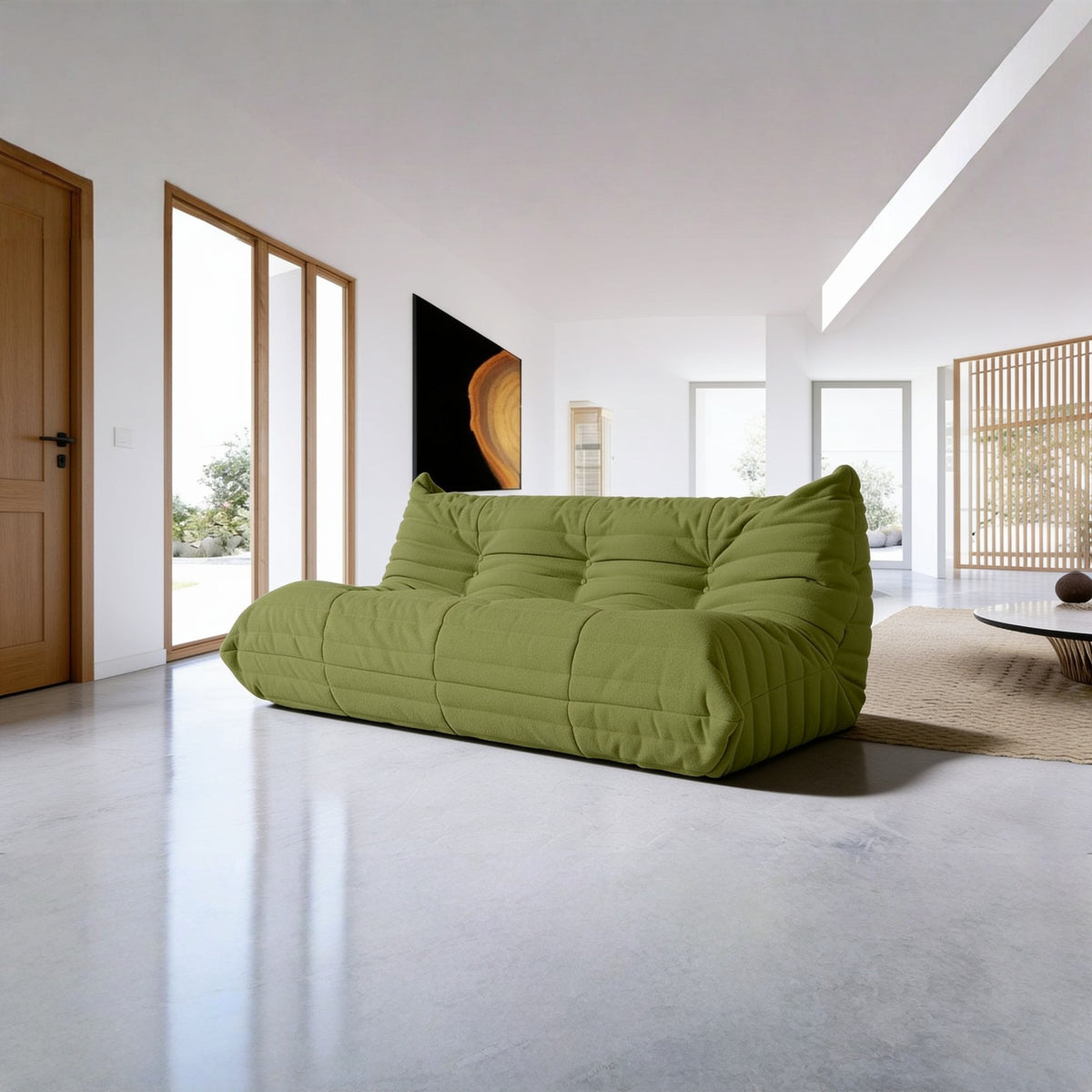 Canapé modulable bas 3 places, velours teddy vert olive, en situation dans un intérieur