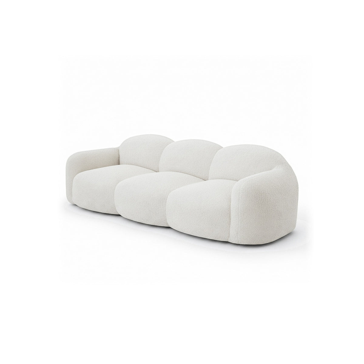 Canapé nuage 3 places avec accoudoirs, tissu bouclé blanc écru, vue de trois quarts avant