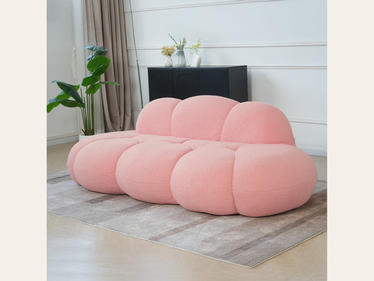 Canapé nuage 3 places sans accoudoir, tissu bouclé rose poudré, en situation dans un salon clair