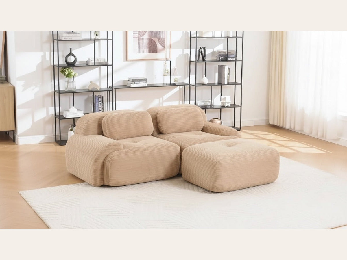 Canapé méridienne 2 places beige, de trois quarts dans un salon