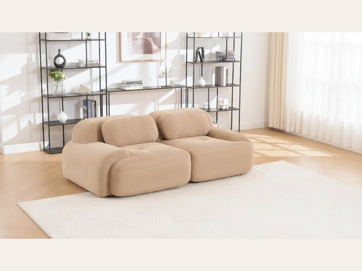 Canapé modulaire 2 places beige, de trois quarts dans un salon