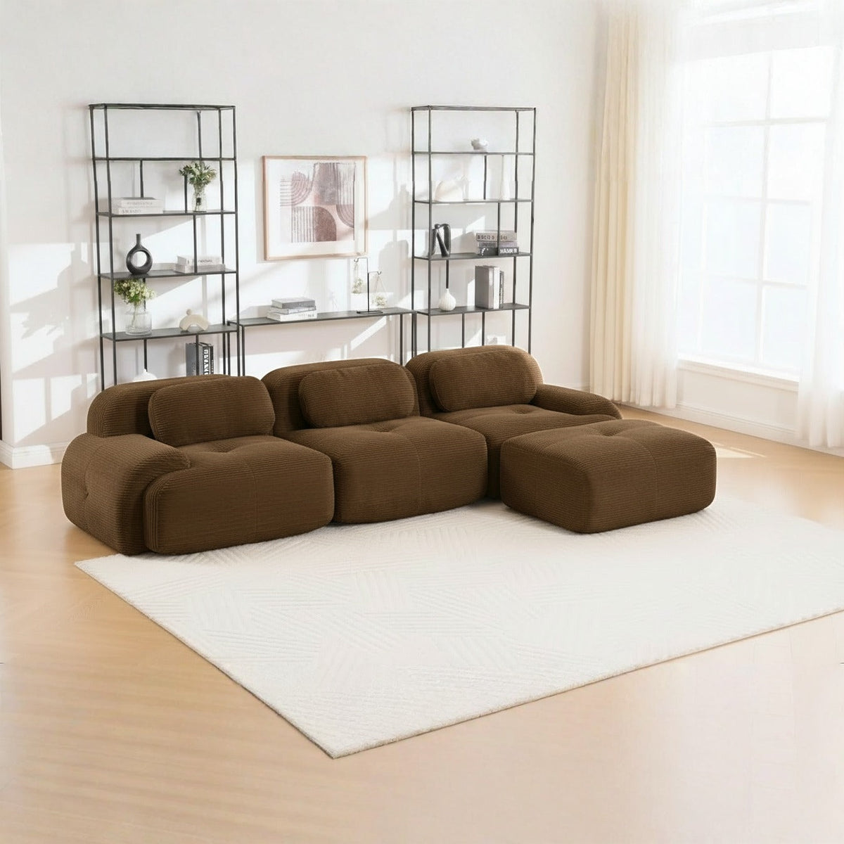 Canapé méridienne 3 places brun, de trois quarts dans un salon