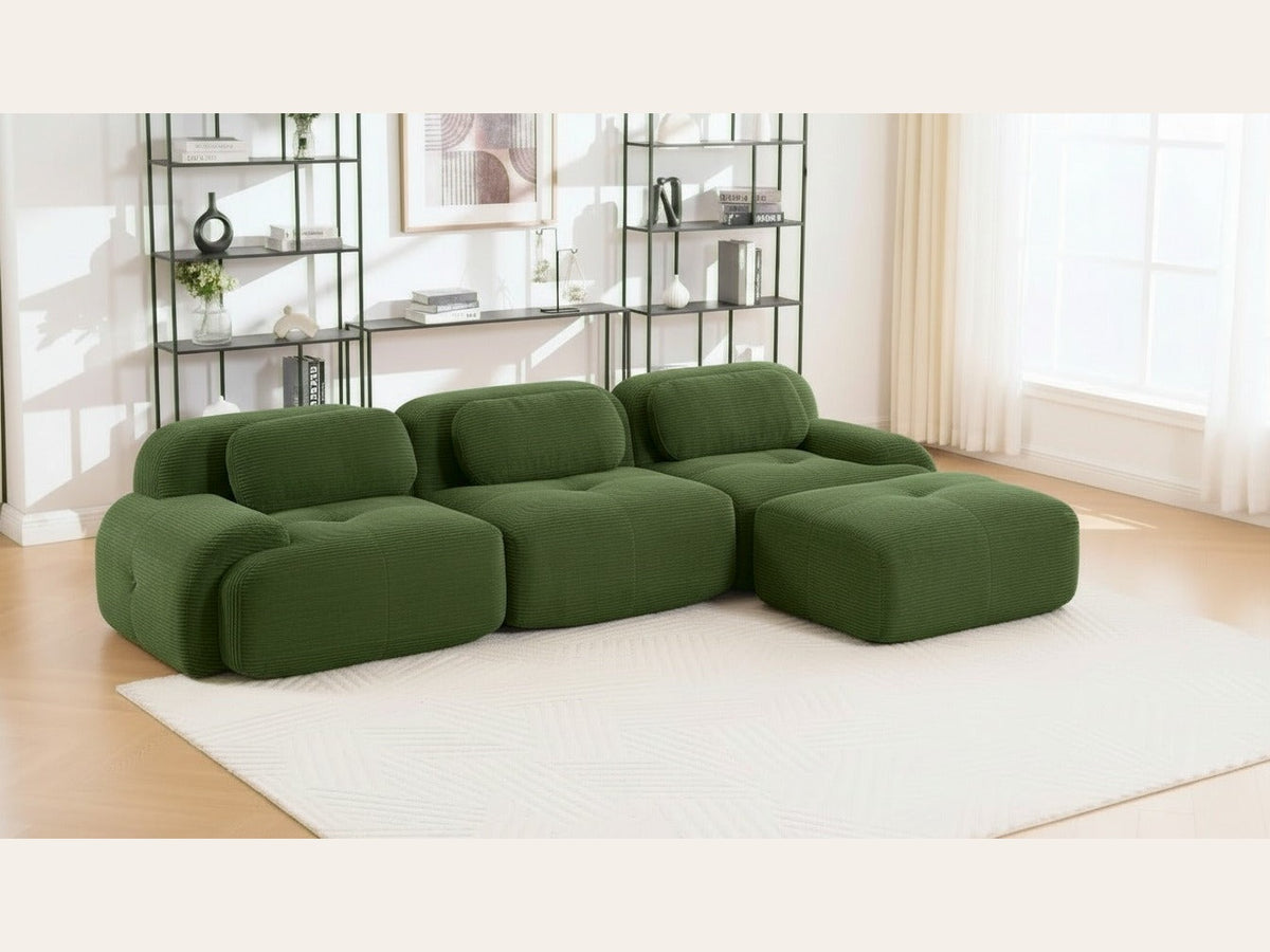 Canapé méridienne 3 places vert, de trois quarts dans un salon
