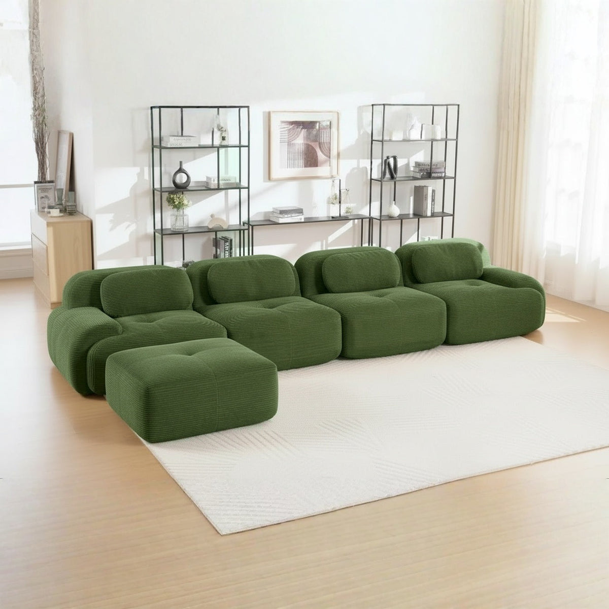Canapé méridienne 4 places vert, de trois quarts dans un salon