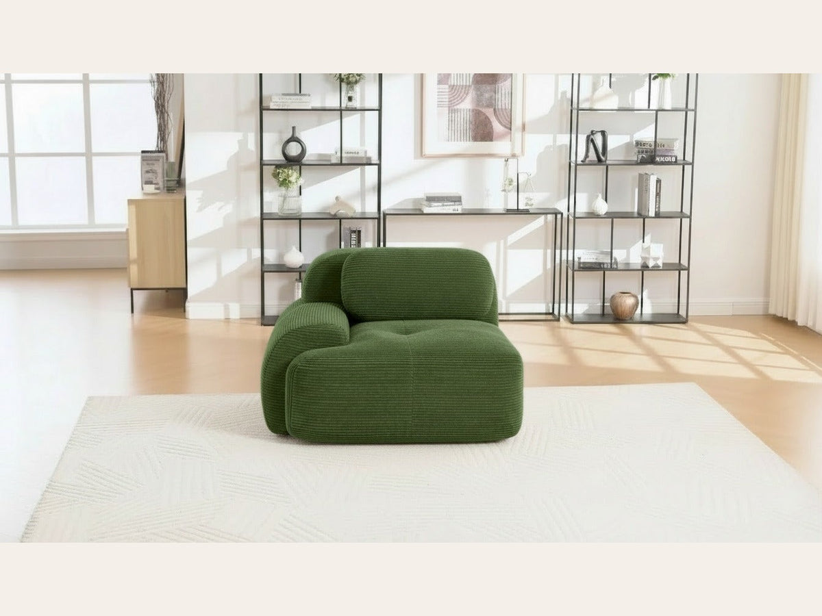 Fauteuil modulable vert, de face dans un salon