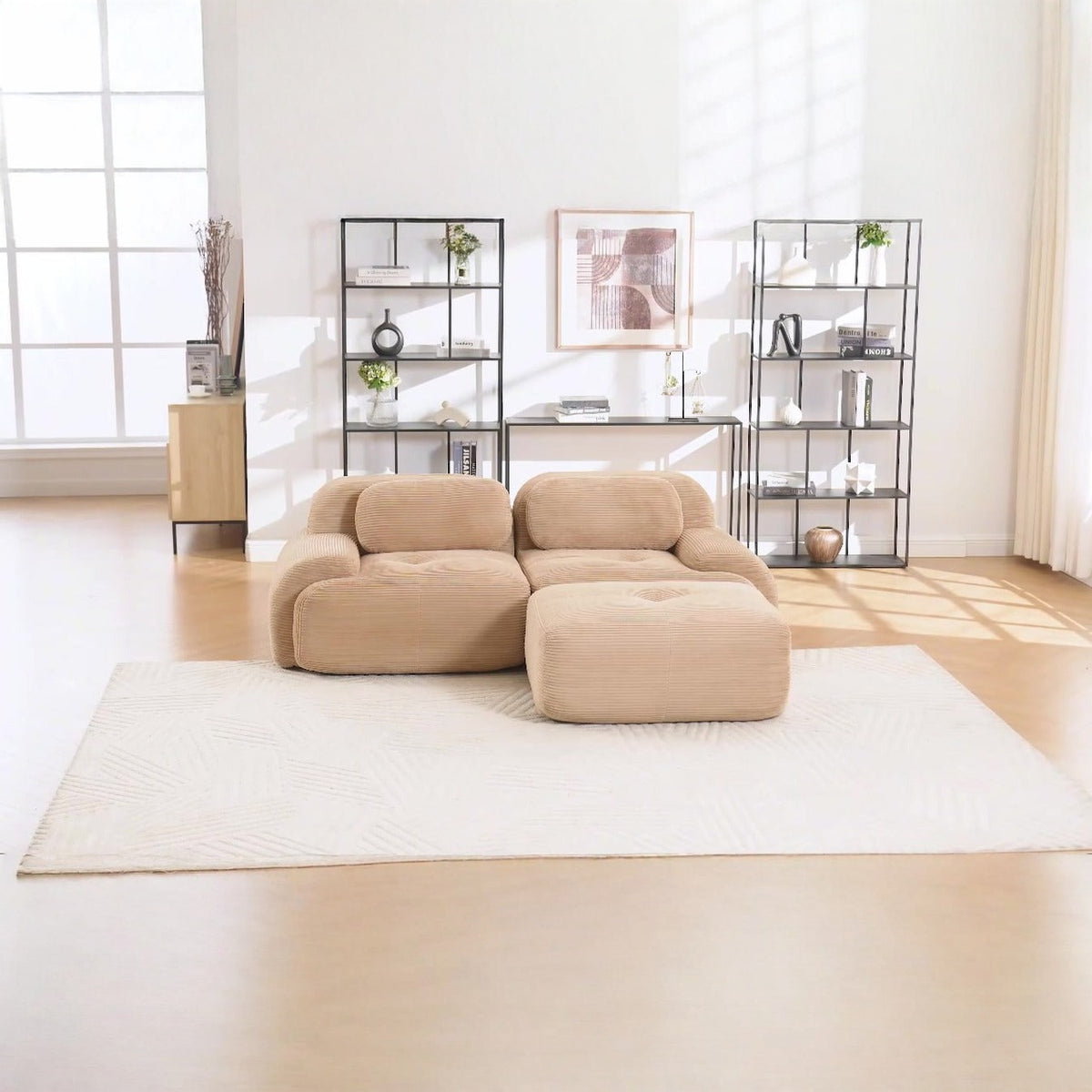 Canapé méridienne 2 places beige, de face dans un salon