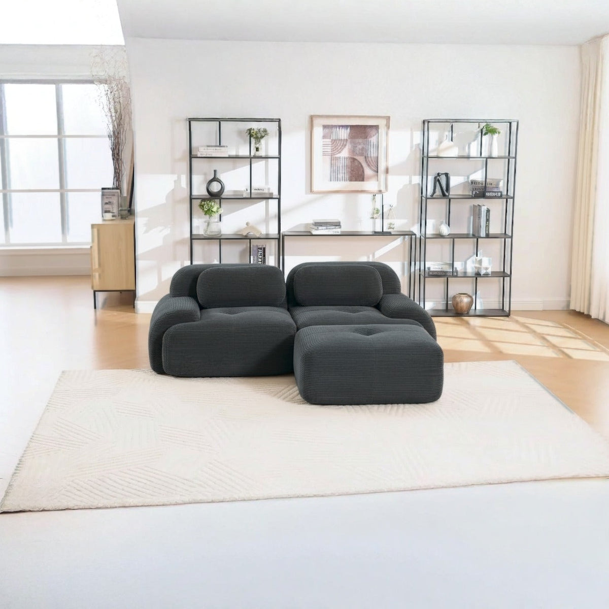 Canapé méridienne 2 places gris, de face dans un salon