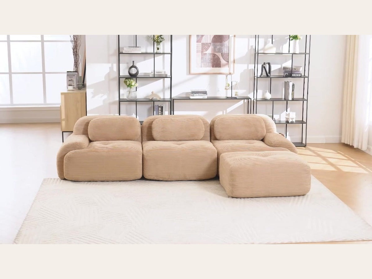 Canapé méridienne 3 places beige, de face dans un salon