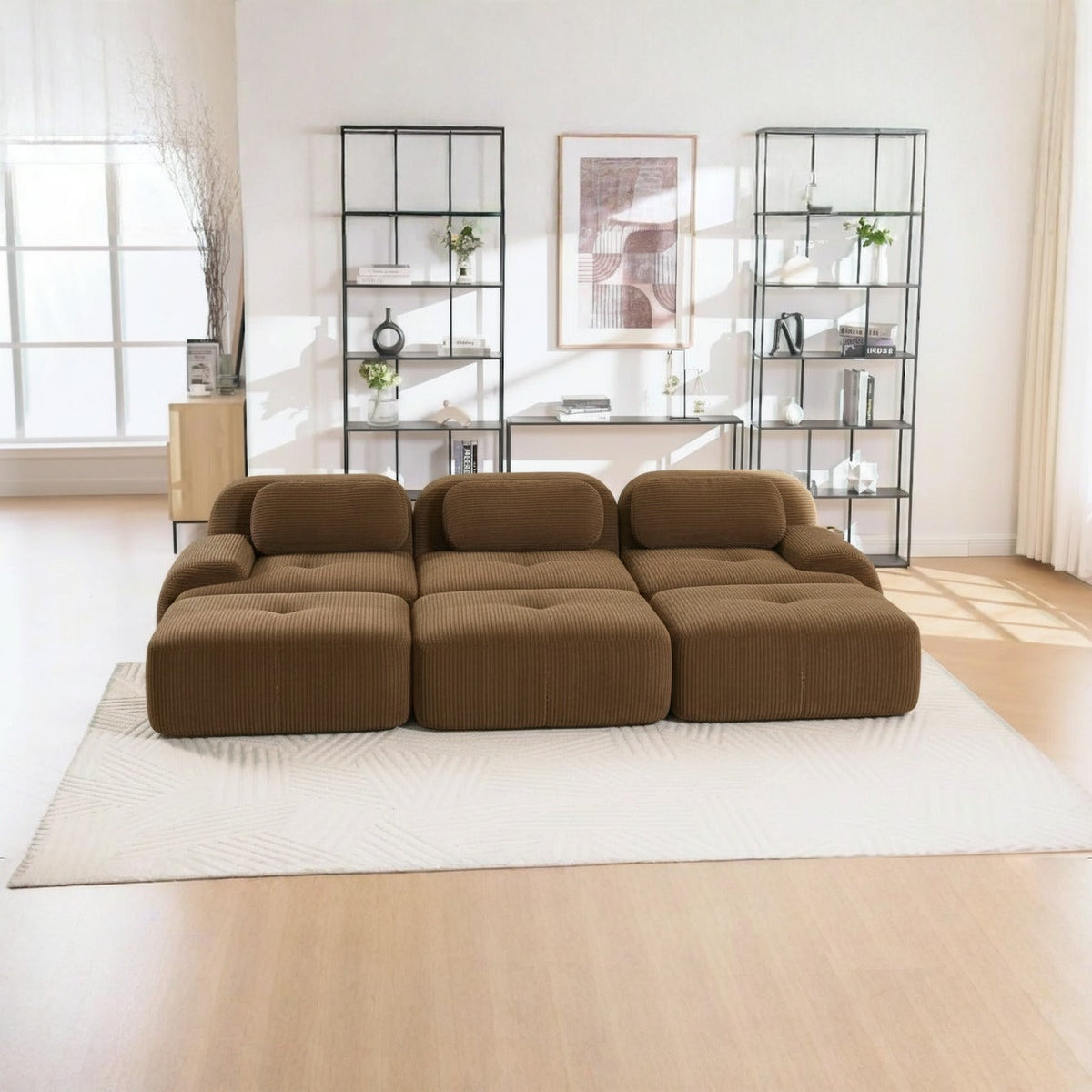 Canapé profond 3 places brun, de face dans un salon