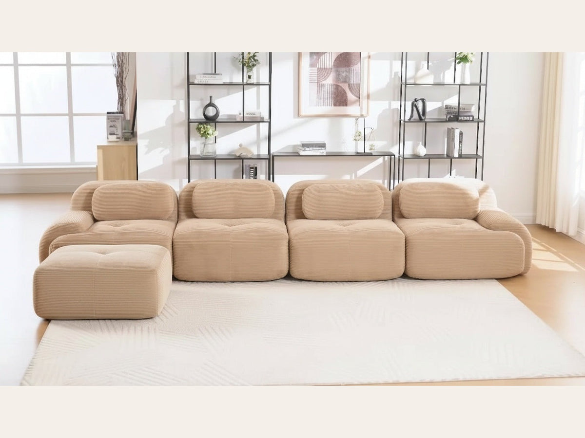 Canapé méridienne 4 places beige, de face dans un salon