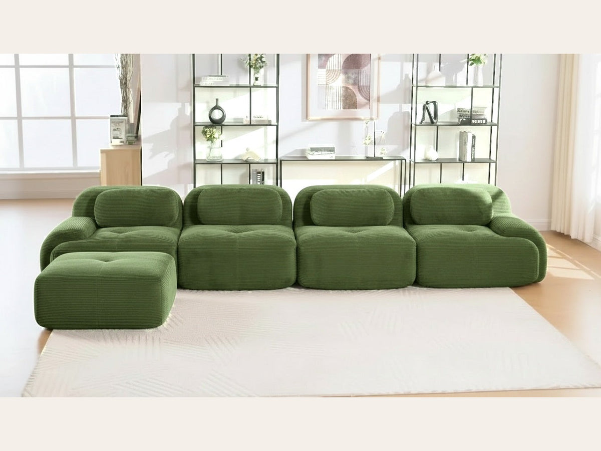 Canapé méridienne 4 places vert, de face dans un salon