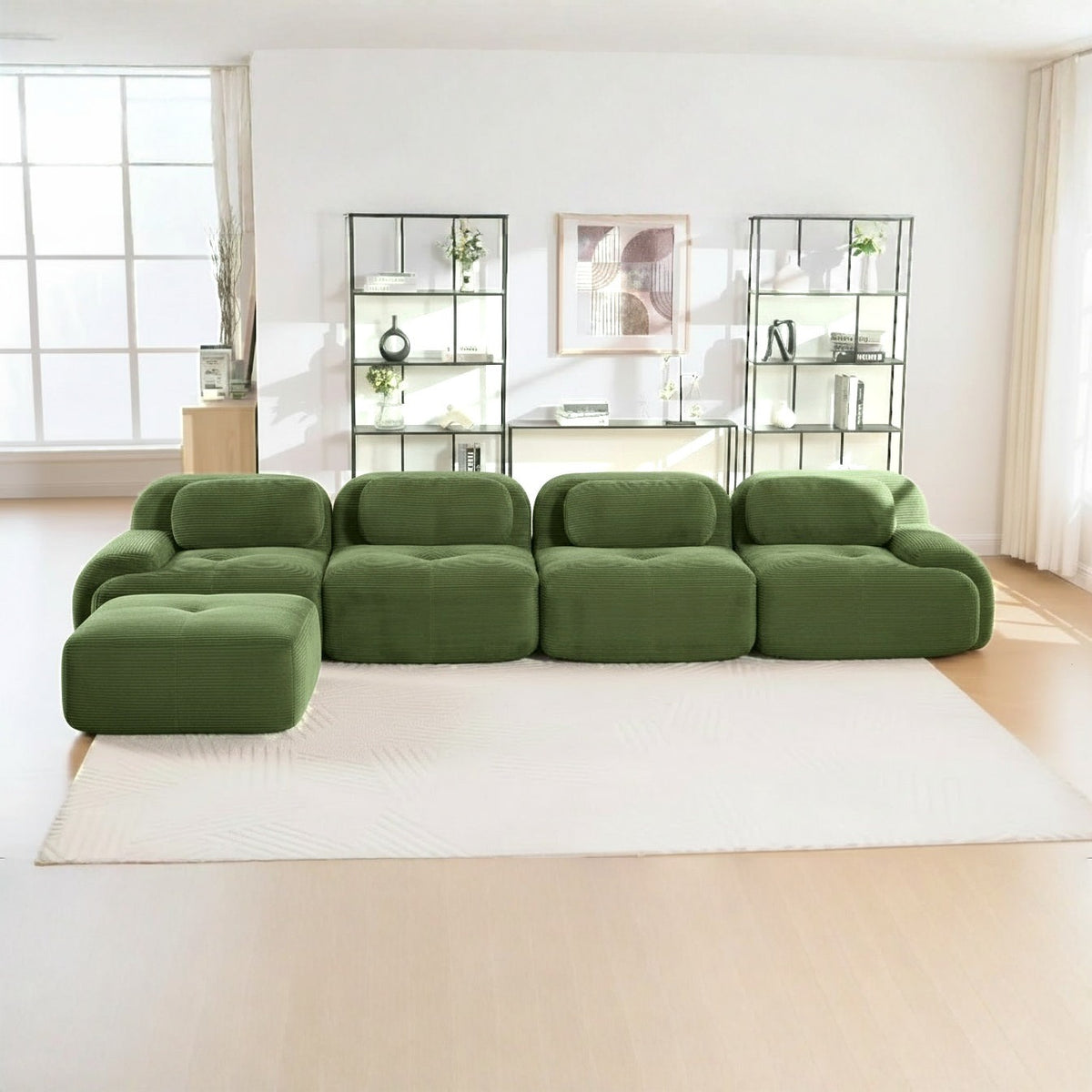 Canapé méridienne 4 places vert, de face dans un salon