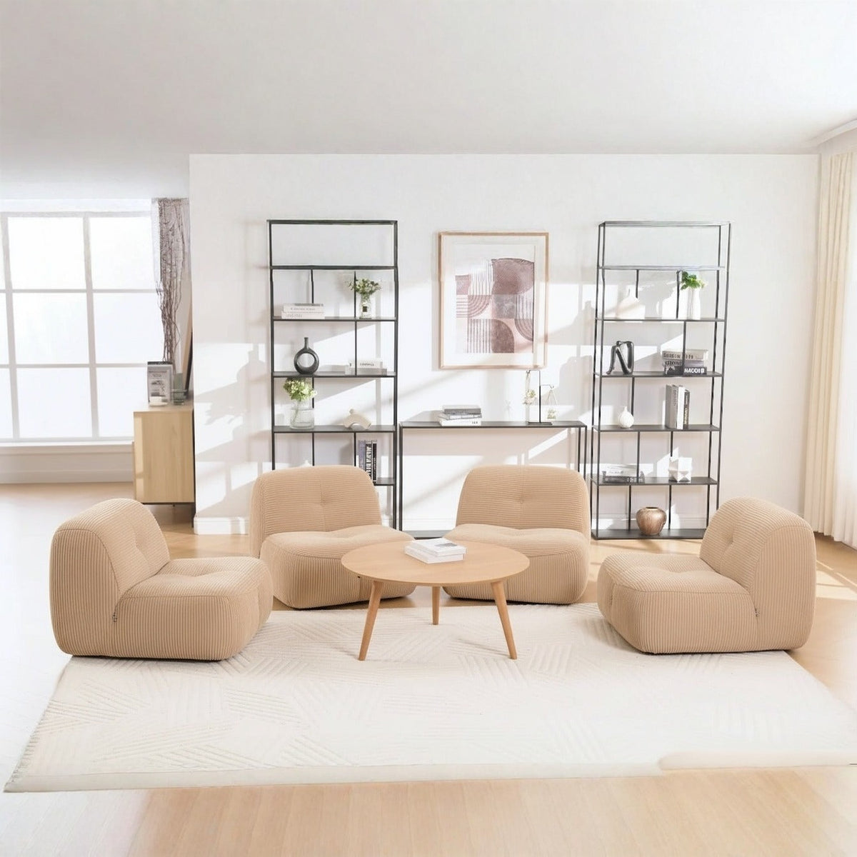 Lot de 4 fauteuils beige, de face dans un salon