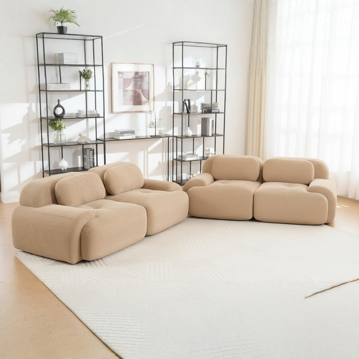 Salon velours côtelé beige, de trois quarts dans un salon