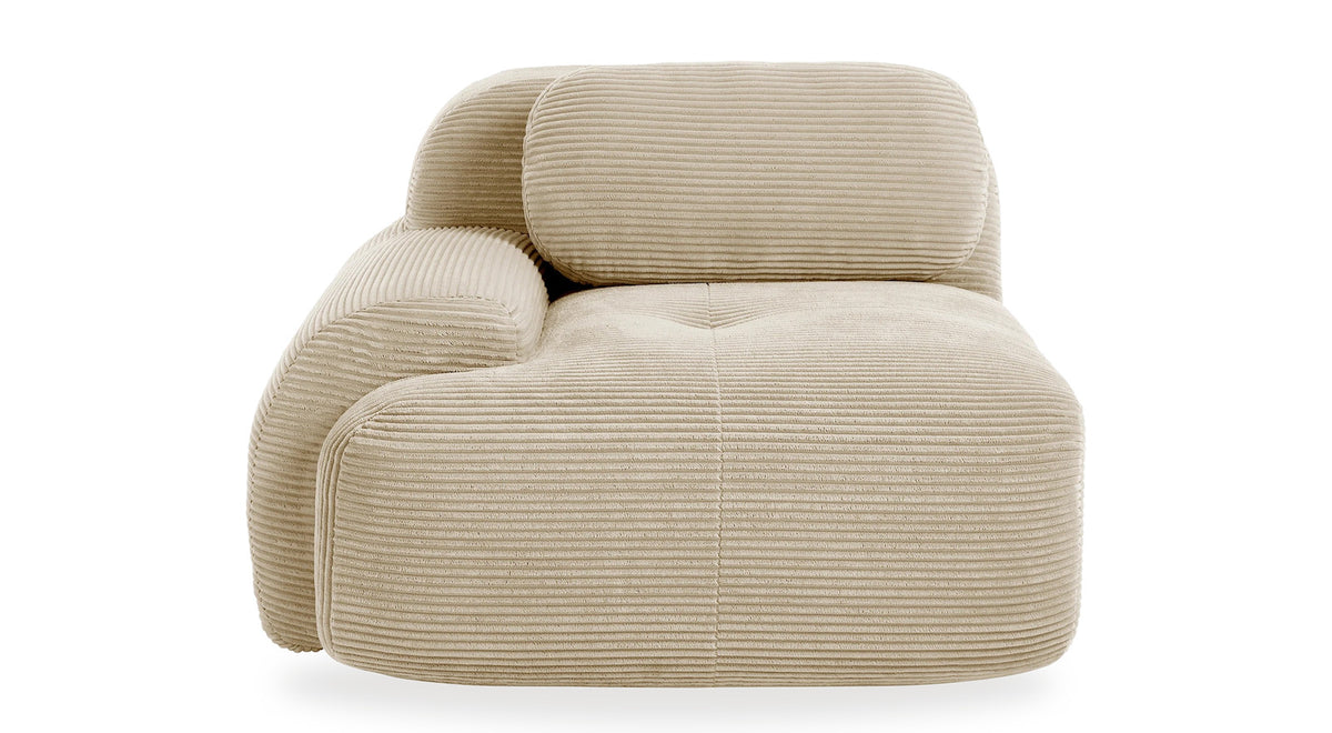 Fauteuil modulable beige, vue de trois quarts sur fond blanc, accoudoir à gauche sur l'image