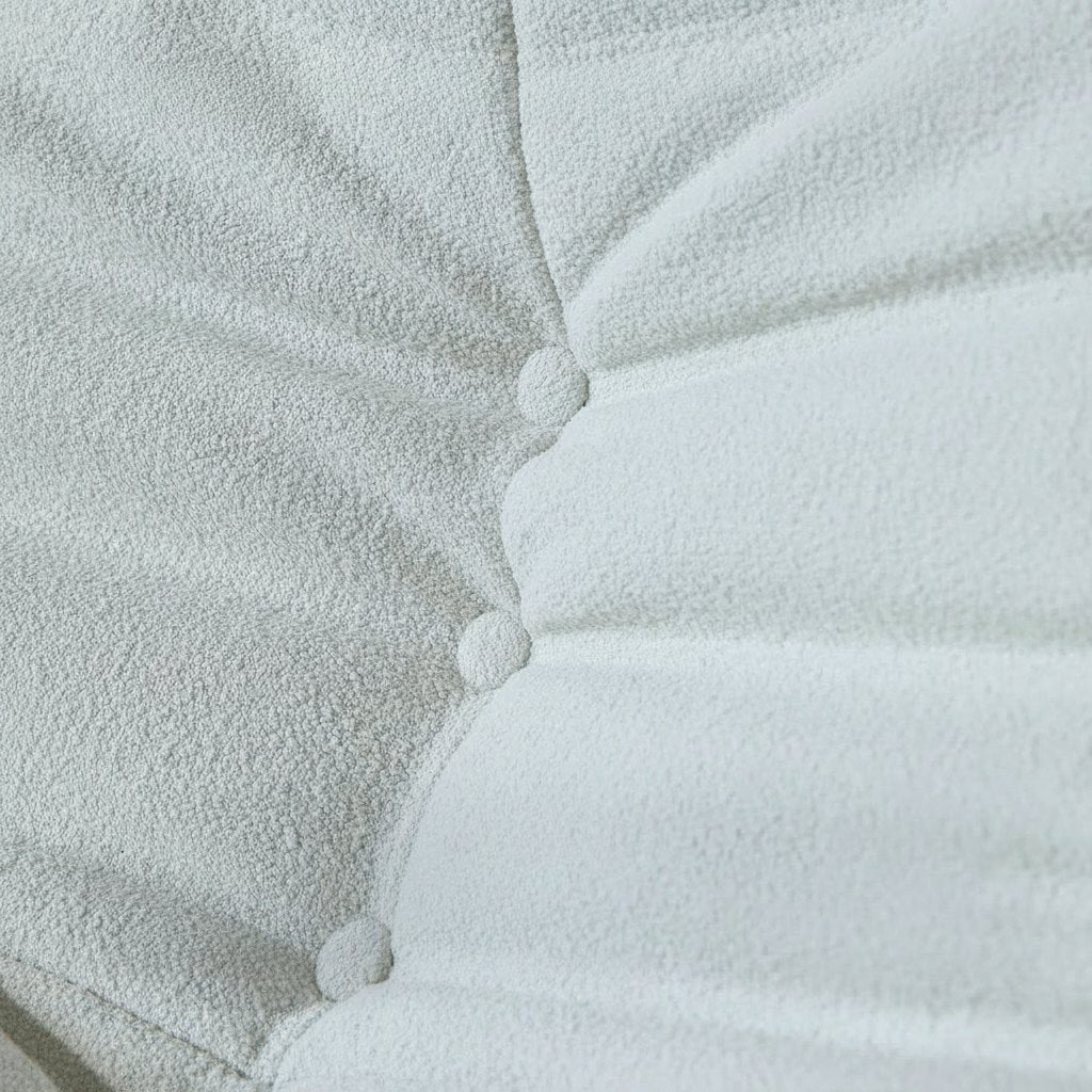 Fauteuil bas modulable, gros plan sur le velours teddy blanc écru