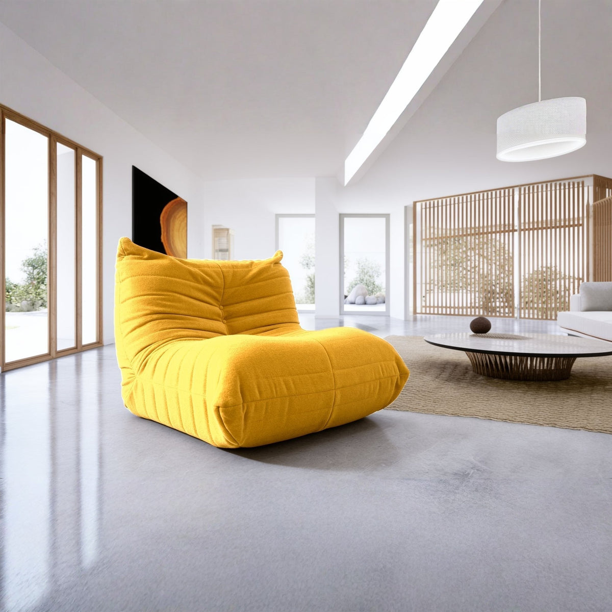 Fauteuil bas modulable, velours teddy jaune moutarde, en situation dans un intérieur