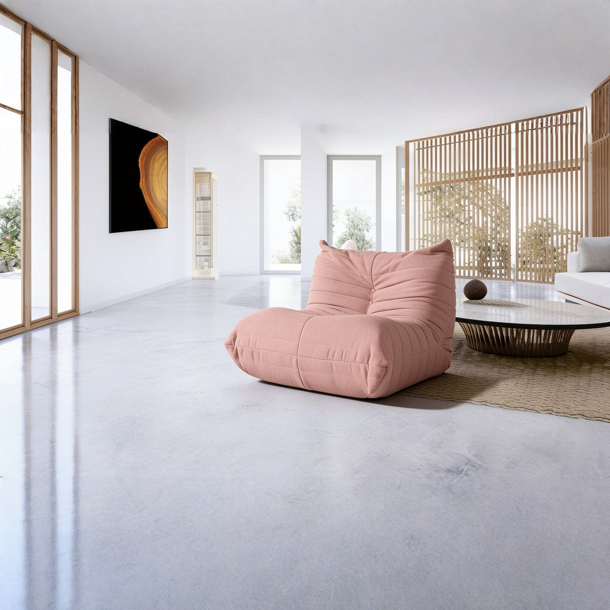 Fauteuil bas modulable, velours teddy rose poudré, en situation dans un intérieur