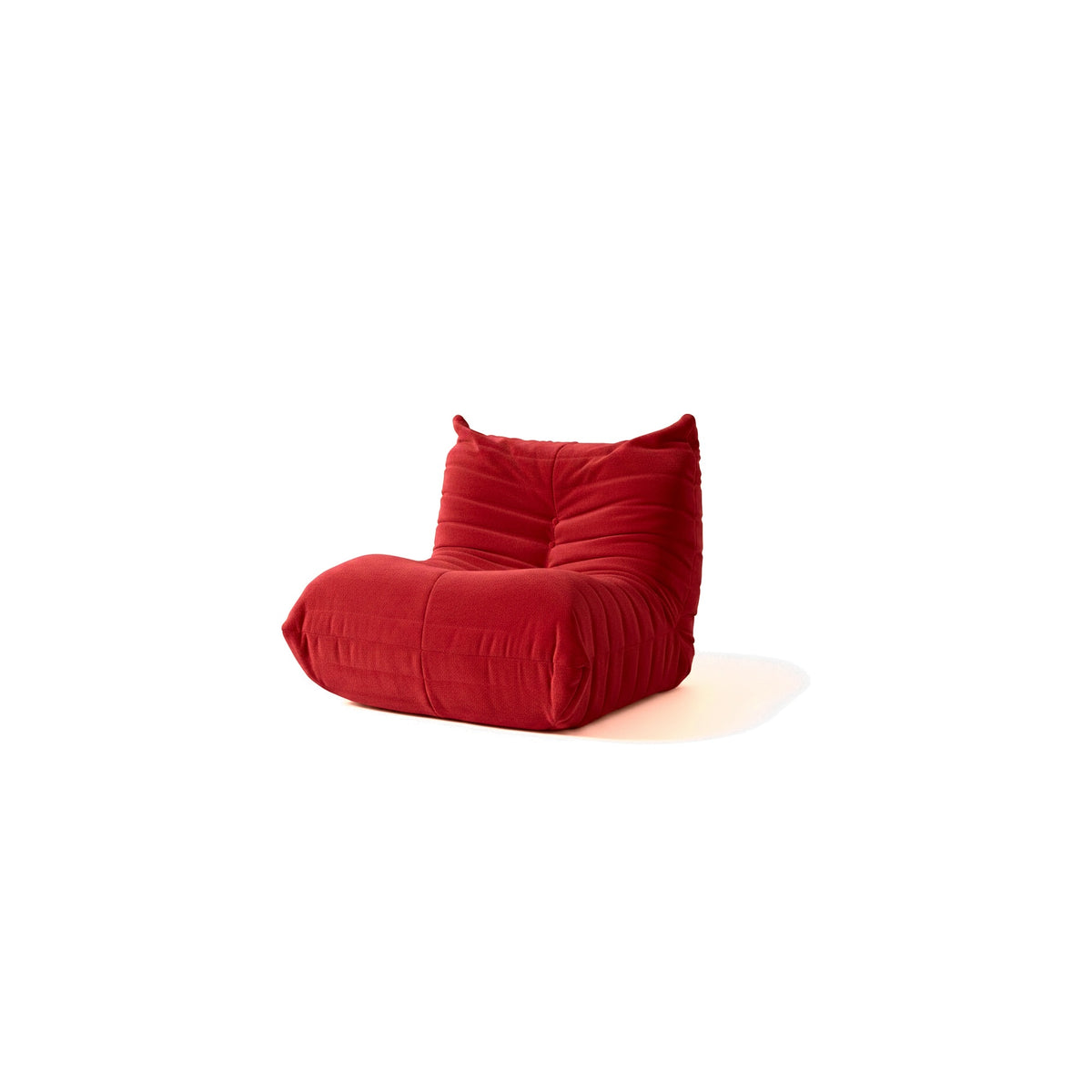 Fauteuil bas modulable, velours teddy rouge carmin, vue de trois quarts avant