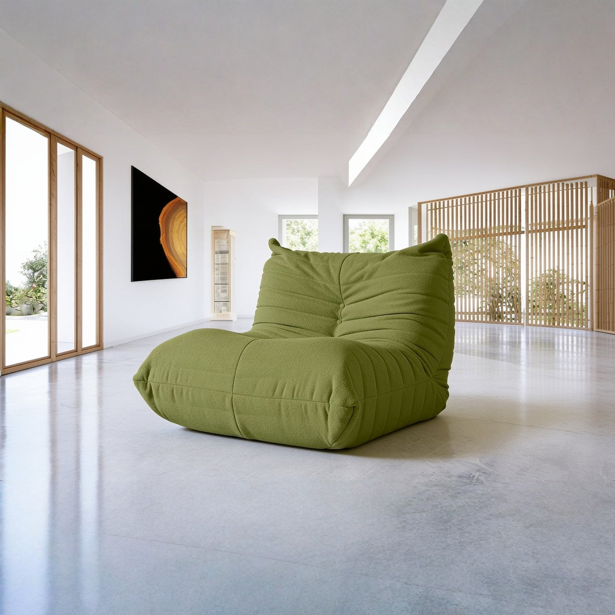 Fauteuil bas modulable, velours teddy vert olive, en situation dans un intérieur