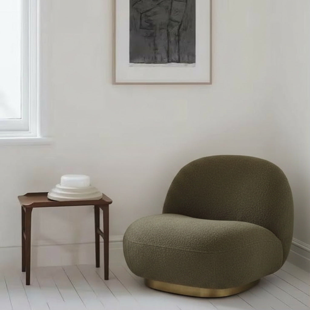 Fauteuil nuage pivotant 360 en tissu bouclette vert kaki, en situation dans un salon clair