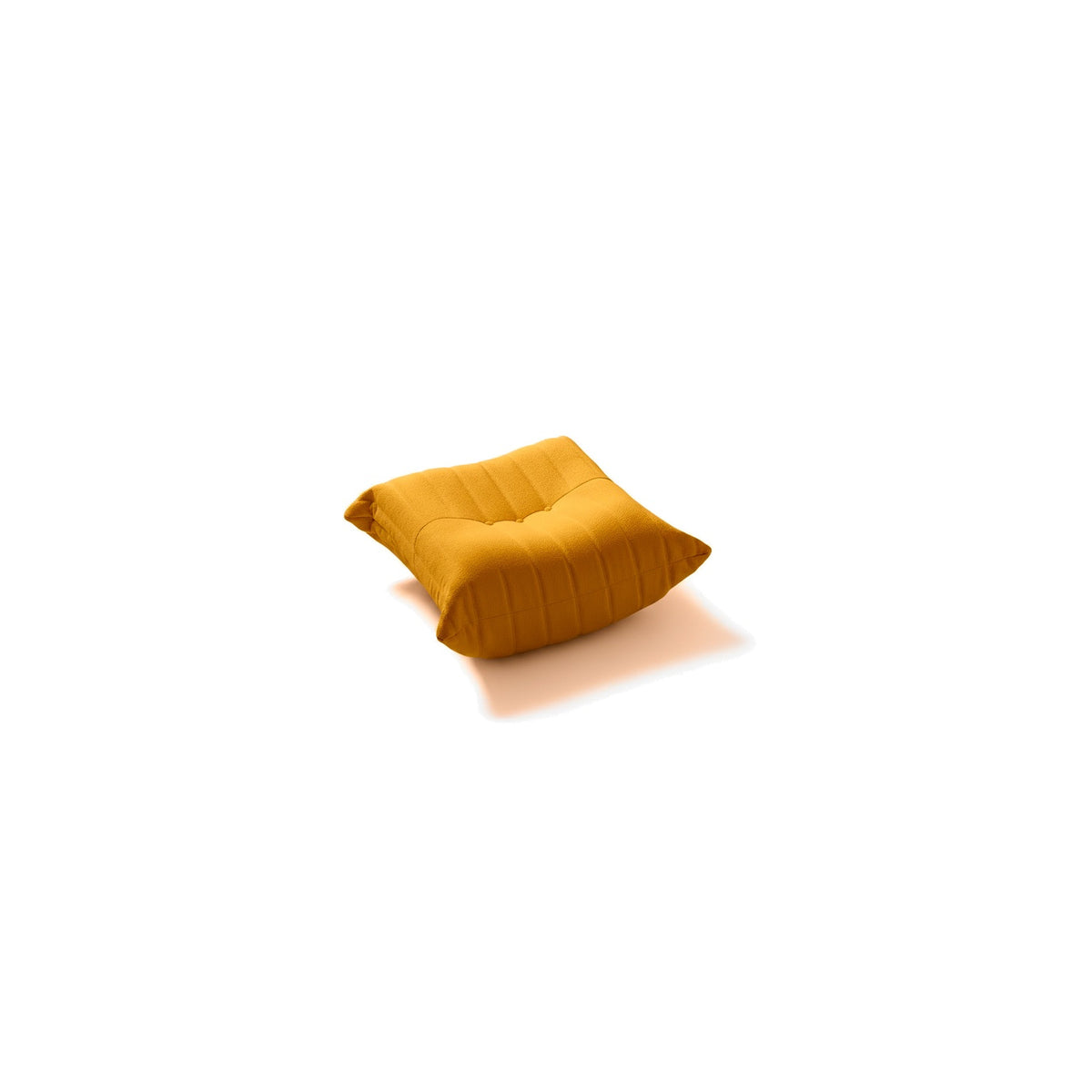 Pouf repose-pieds bas, velours teddy jaune moutarde, vue de trois quarts avant