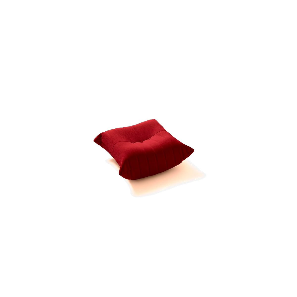 Pouf repose-pieds bas, velours teddy rouge carmin, vue de trois quarts avant